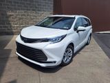 Used 2021 Toyota Sienna Limited image 4
