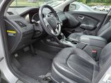 Used 2010 Hyundai Tucson Limited image 2