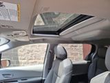 Used 2021 Toyota Sienna Limited image 5
