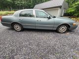 Used 2006 Lincoln Town Car Signature image 2