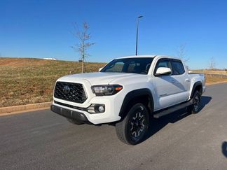 Used 2019 Toyota Tacoma TRD Off-Road image 1