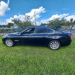 Used 2010 BMW 750i xDrive image 1