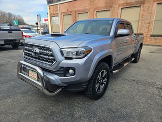 Used 2017 Toyota Tacoma TRD Sport image 1
