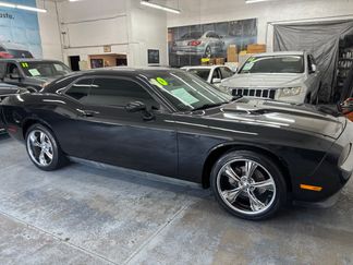 Used 2010 Dodge Challenger SE image 1