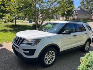 Used 2017 Ford Explorer XLT image 1