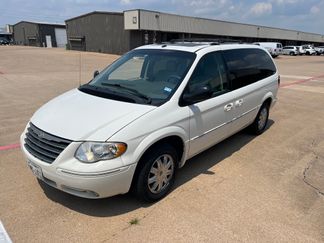 Used 2007 Chrysler Town & Country Limited image 1