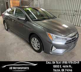 Used 2019 Hyundai Elantra SE image 1