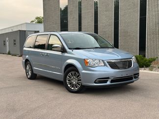 Used 2013 Chrysler Town & Country Touring-L image 1