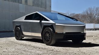 Used 2024 Tesla Cybertruck image 1