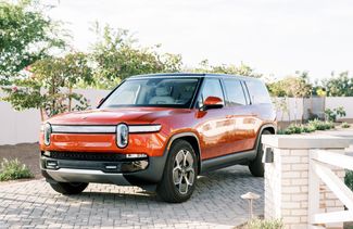 Used 2023 Rivian R1S Adventure image 1