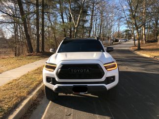 Used 2017 Toyota Tacoma TRD Off-Road image 1