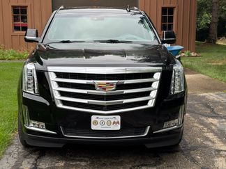 Used 2017 Cadillac Escalade ESV Luxury image 1