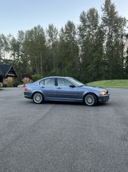 Used 2002 BMW 330i Sedan image 1