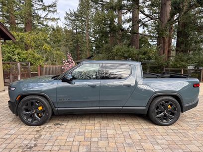 Used 2025 Rivian R1T Premium
