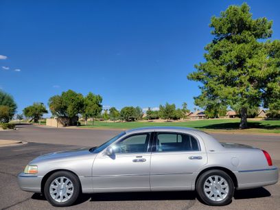Used 2011 Lincoln Town Car Signature Limited