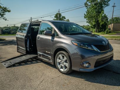 Used 2015 Toyota Sienna SE
