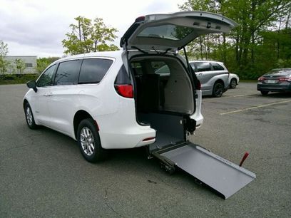 Used 2022 Chrysler Pacifica Touring-L