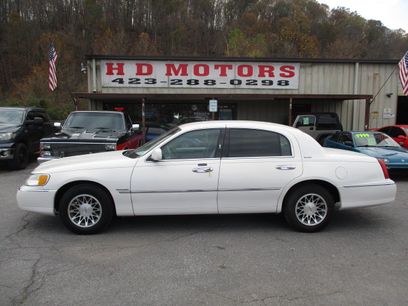 Used 2000 Lincoln Town Car Signature