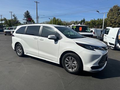 Used 2022 Toyota Sienna LE