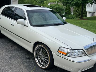 Used 2005 Lincoln Town Car Signature Limited