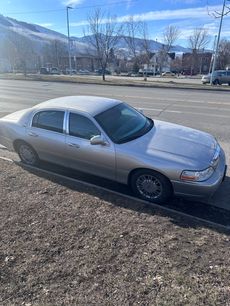 Used 2009 Lincoln Town Car Signature Limited