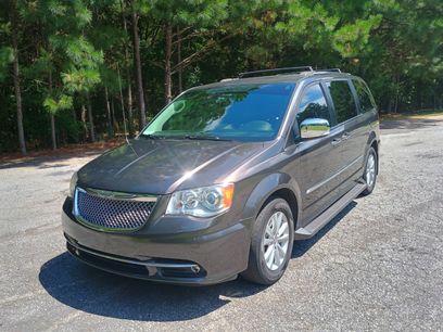 Used 2016 Chrysler Town & Country Limited Platinum w/ Trailer Tow Group