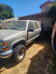 Used 1999 Chevrolet Suburban 2WD w/ Preferred Equipment Group 2