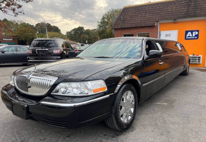 Used 2006 Lincoln Town Car Executive