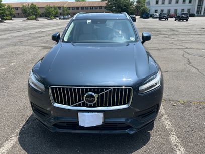 Used 2021 Volvo XC90 T6 Momentum