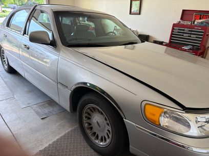 Used 2001 Lincoln Town Car Cartier