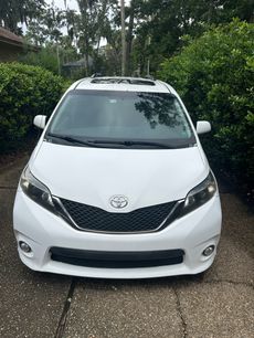 Used 2013 Toyota Sienna SE