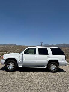 Used 2000 Cadillac Escalade 4WD