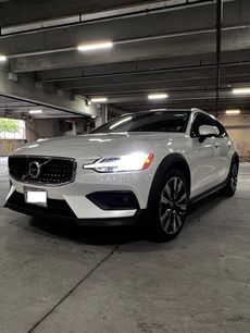 Used 2022 Volvo V60 T5 Cross Country