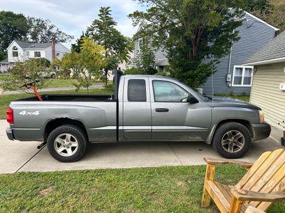 Used 2005 Dodge Dakota SLT