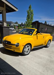 Used 2004 Chevrolet SSR w/ Preferred Equipment Group