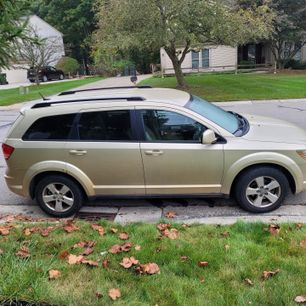 Used 2010 Dodge Journey SXT w/ Flexible Seating Group