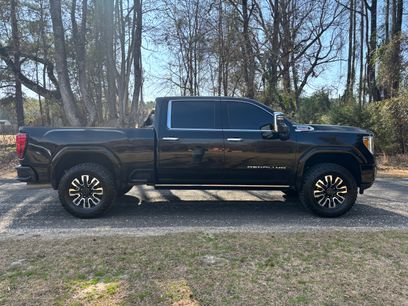 Used 2022 GMC Sierra 2500 Denali w/ Denali Black Diamond Edition