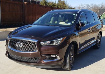 Used 2019 INFINITI QX60 Luxe w/ Essential Package