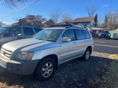 Used 2005 Toyota Highlander 4WD V6 w/ 3rd Row