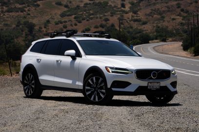 Used 2020 Volvo V60 T5 Cross Country w/ Advanced Package