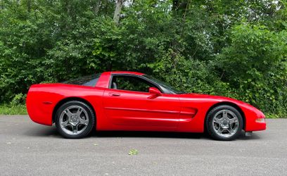 Used 1999 Chevrolet Corvette Coupe w/ Roof Pkg