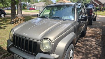 Used 2004 Jeep Liberty Limited w/ 17" Chrome Wheel & Tire Group