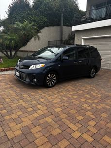 Used 2018 Toyota Sienna XLE