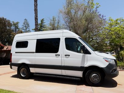 Used 2019 Freightliner Sprinter 144