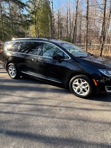 Used 2019 Chrysler Pacifica Touring-L Plus w/ Tire & Wheel Group