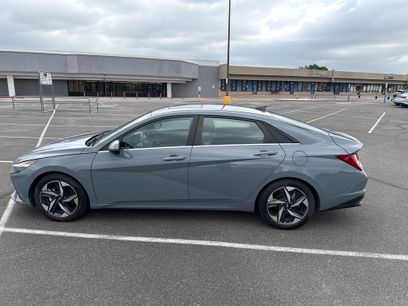 Used 2021 Hyundai Elantra SEL w/ Convenience + Premium Package