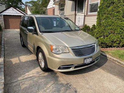 Used 2012 Chrysler Town & Country Limited w/ Luxury Group