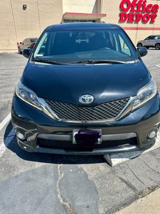 Used 2017 Toyota Sienna SE