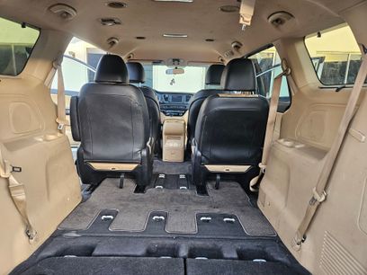 Used 2017 Kia Sedona LX w/ LX Essentials Premium Package