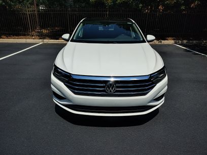 Used 2019 Volkswagen Jetta SE w/ Cold Weather Package